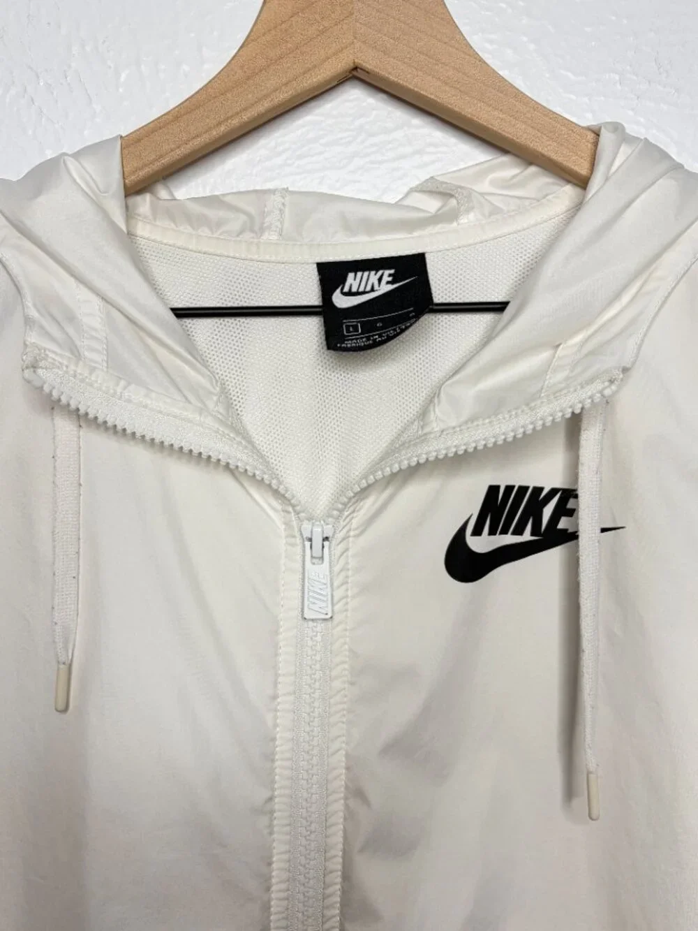 Nike White Women's White Essential Repel Woven Jacket Size L